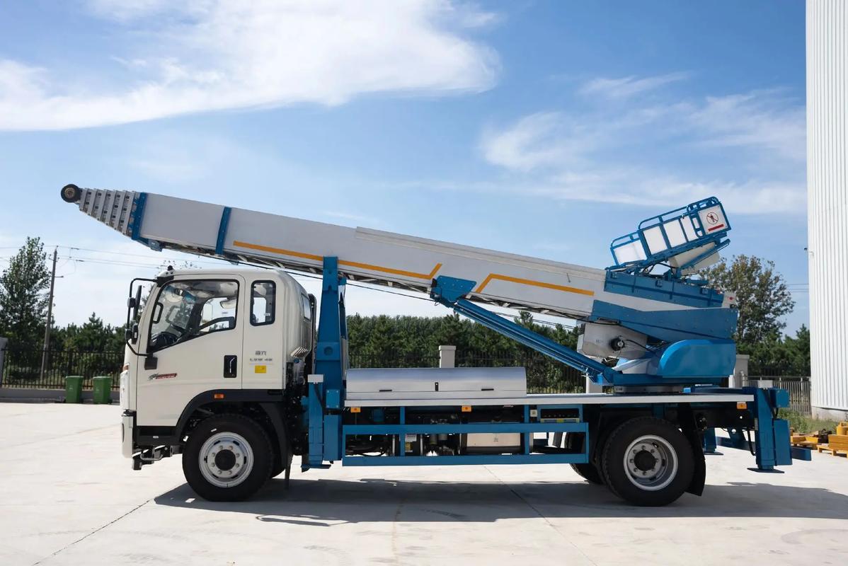 苏州吴中云梯上料车租赁费用